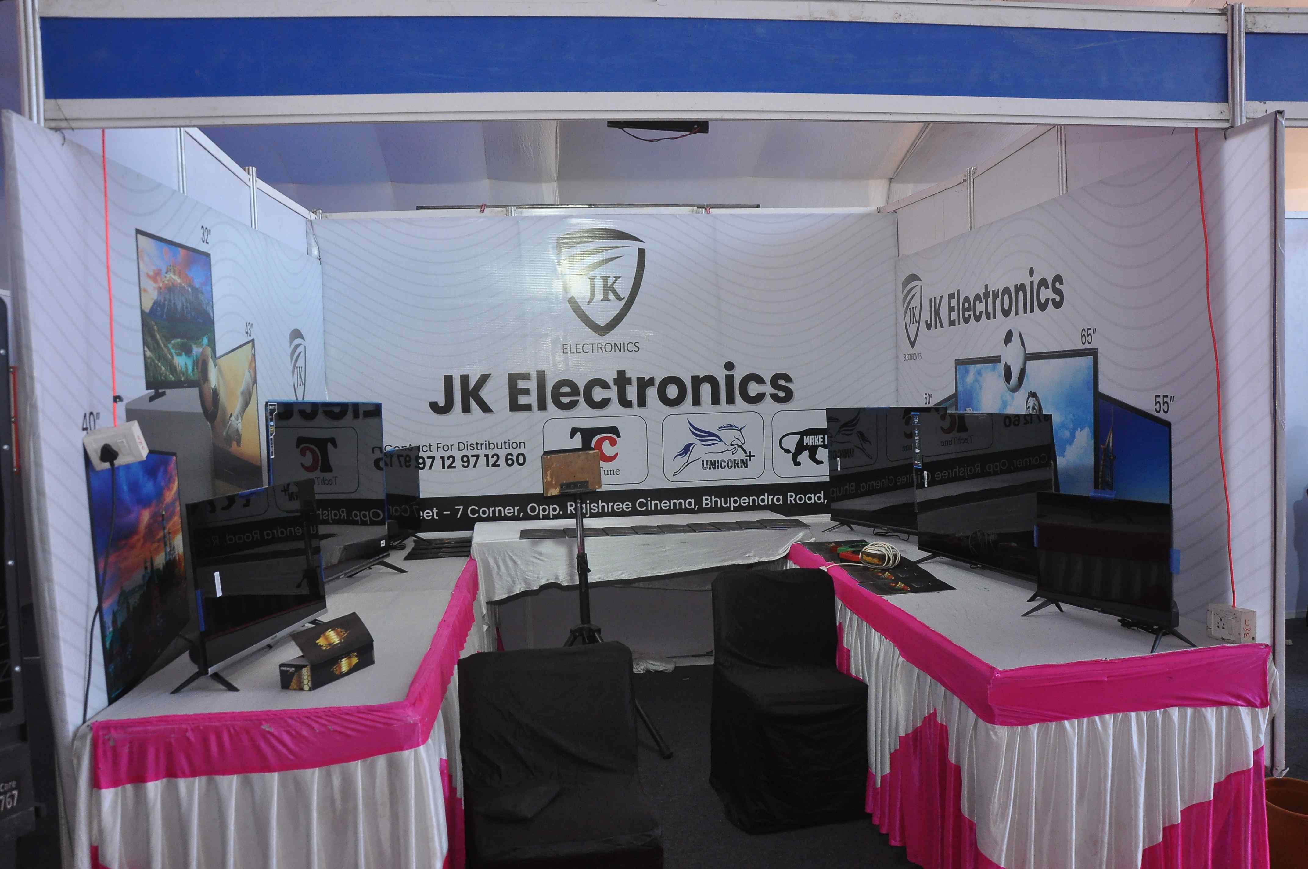 Exhibition Moment 27